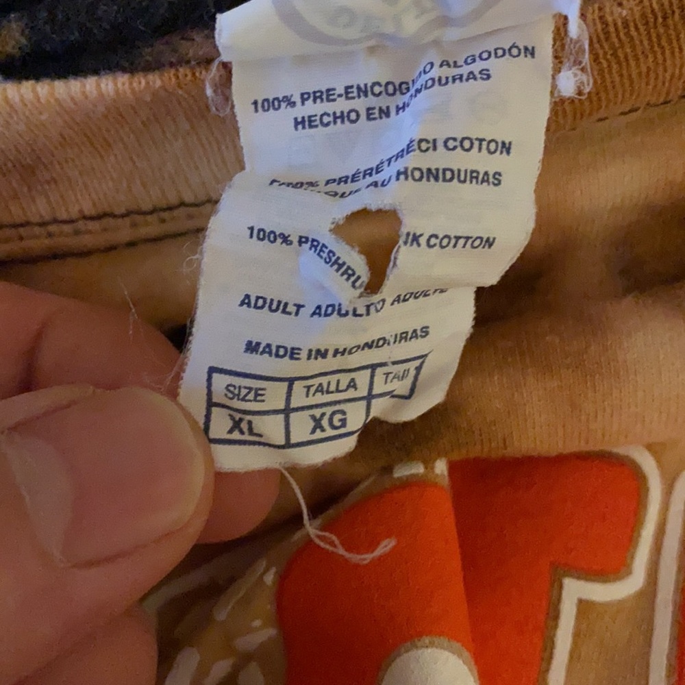 Bleach tie dye Hooters long sleeve tshirt. - Picture 4 of 4